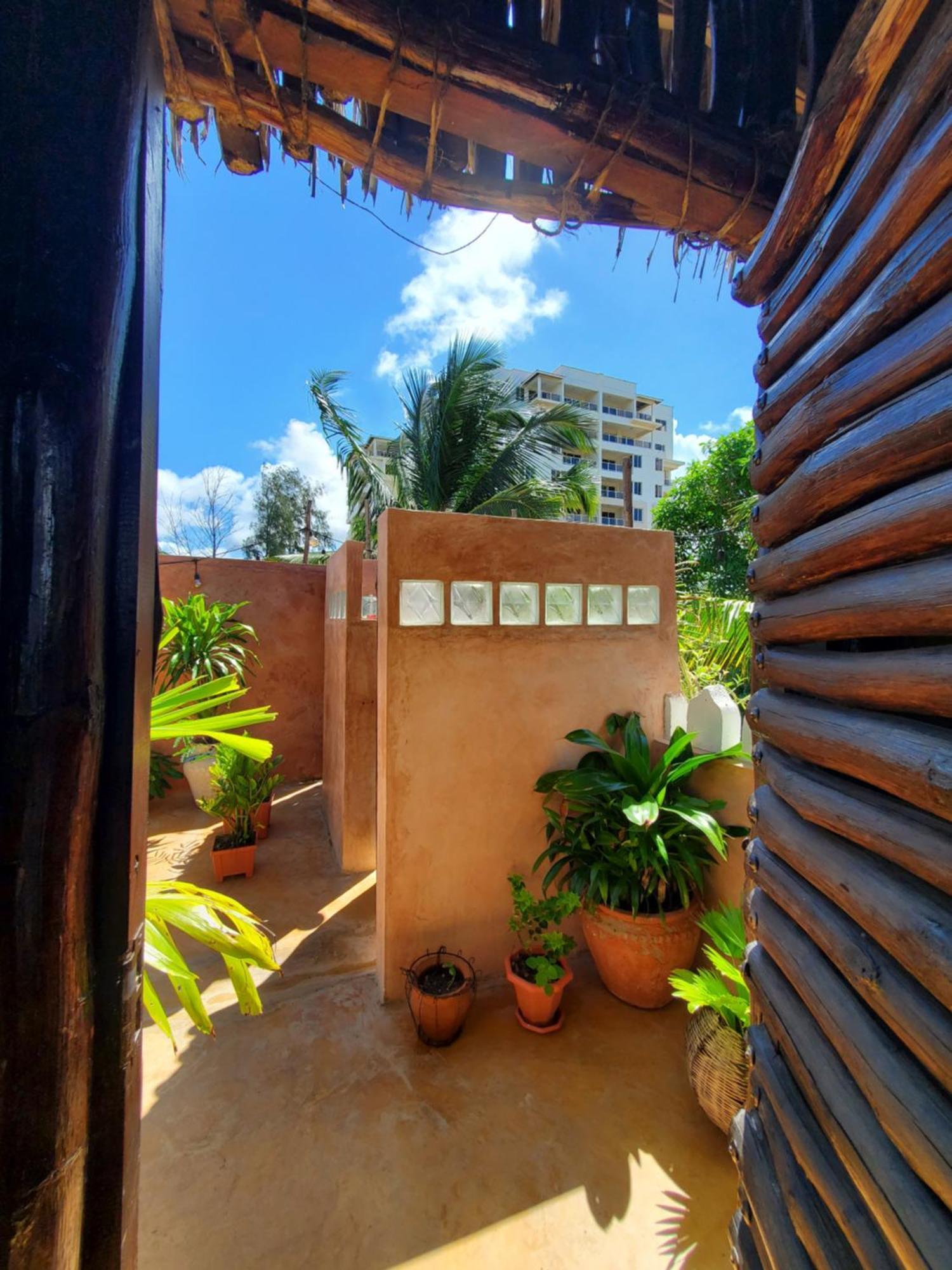 הוסטל מומבסה Tulia House Backpackers מראה חיצוני תמונה