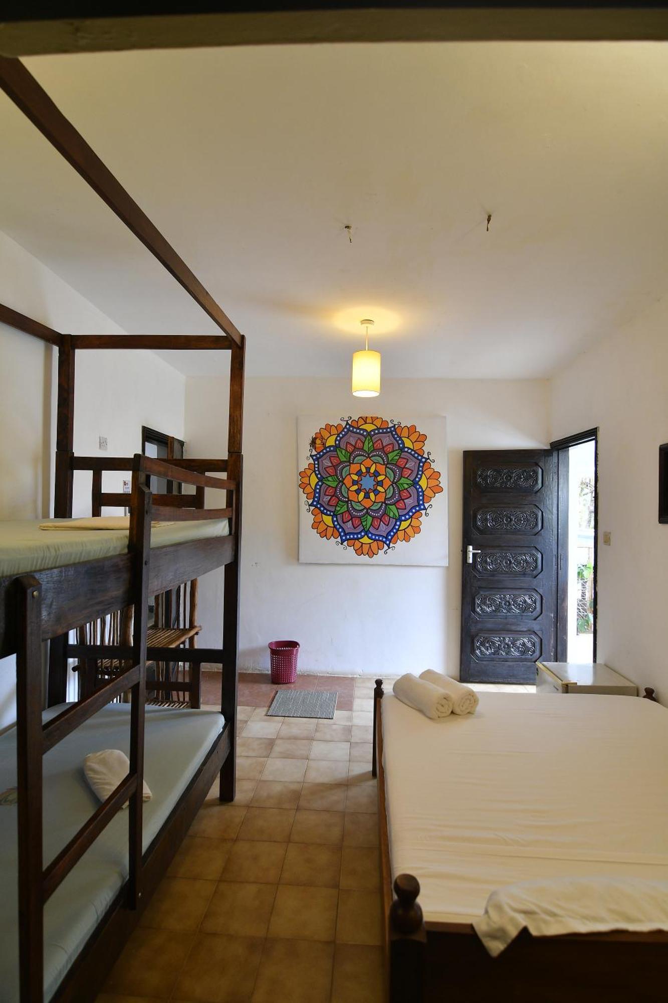 הוסטל מומבסה Tulia House Backpackers מראה חיצוני תמונה