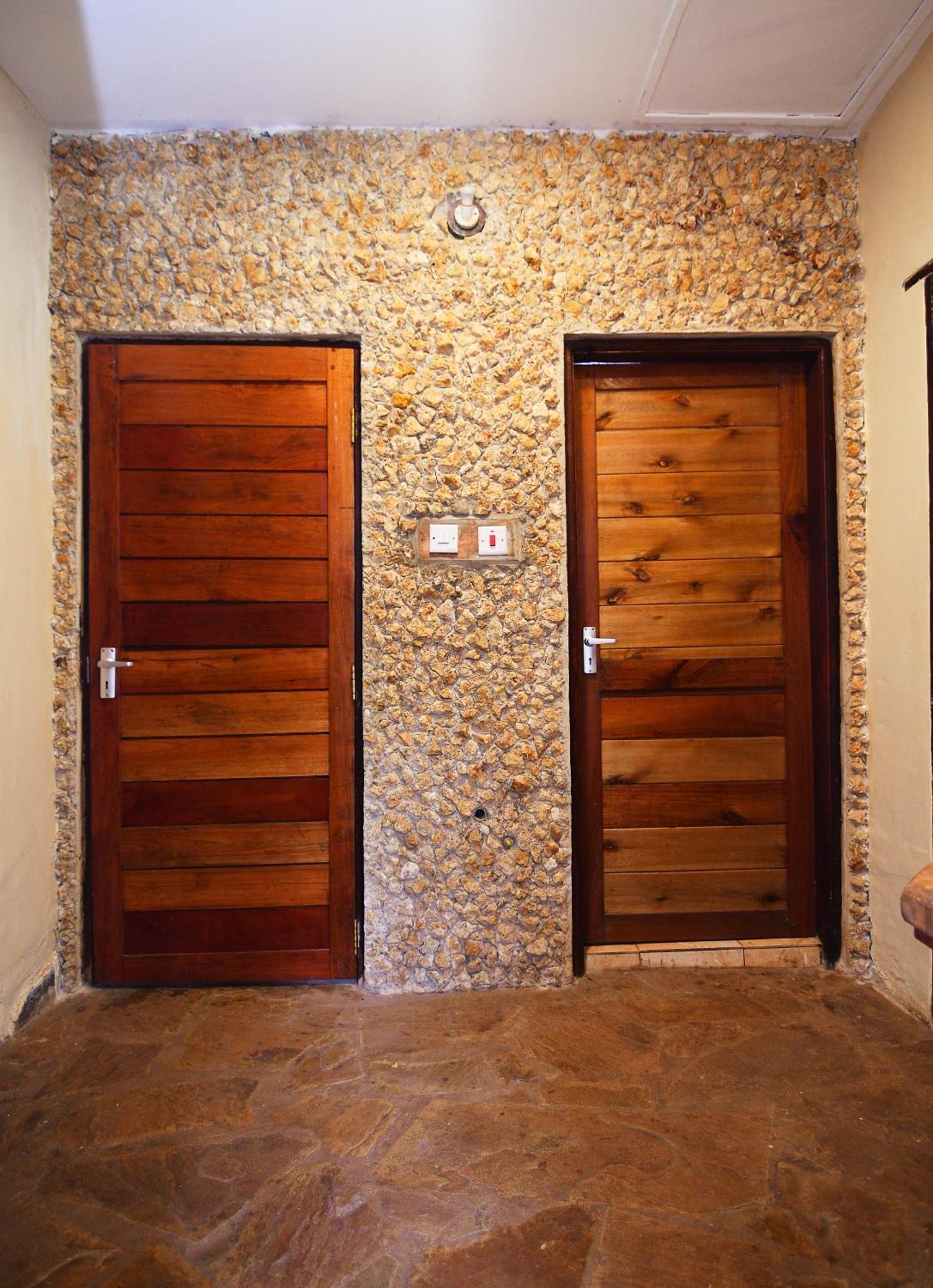 הוסטל מומבסה Tulia House Backpackers מראה חיצוני תמונה